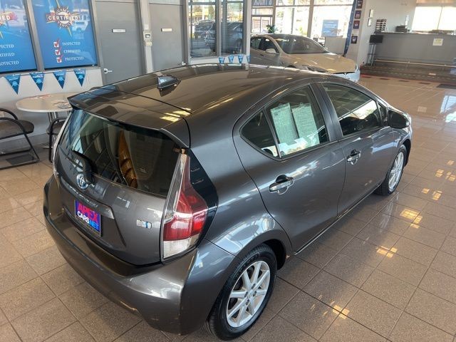 Toyota Prius c Vehicle Full-screen Gallery Image 06