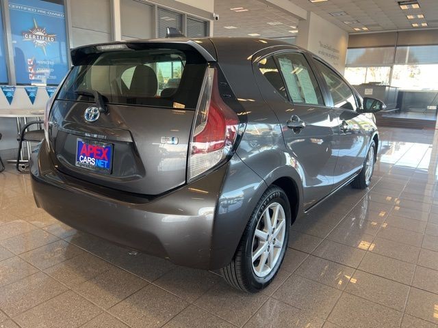 Toyota Prius c Vehicle Full-screen Gallery Image 07