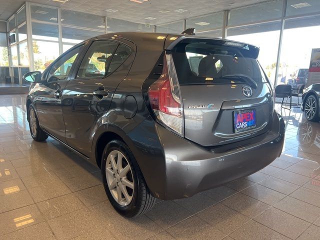 Toyota Prius c Vehicle Full-screen Gallery Image 10