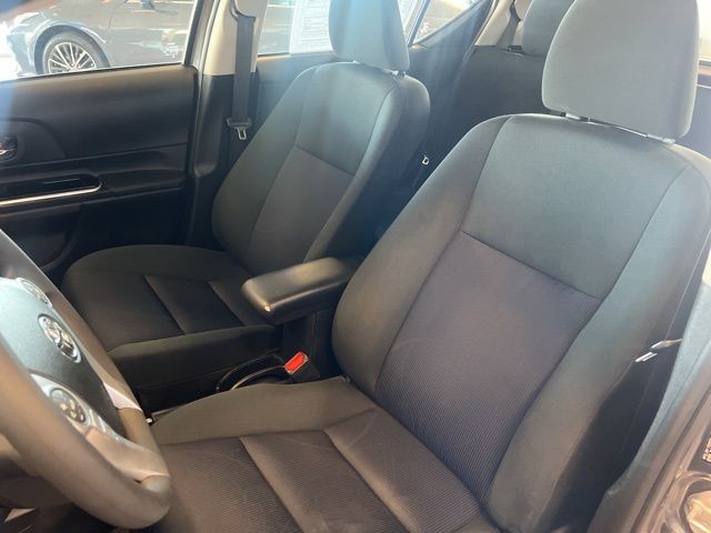 Toyota Prius c Vehicle Full-screen Gallery Image 19