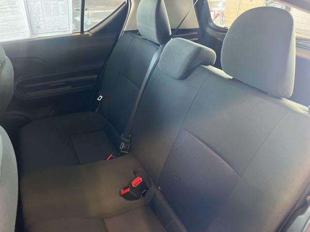 Toyota Prius c Vehicle Full-screen Gallery Image 20