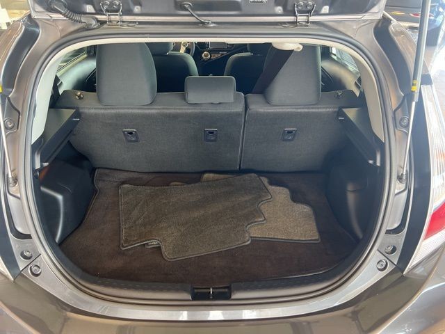 Toyota Prius c Vehicle Full-screen Gallery Image 21