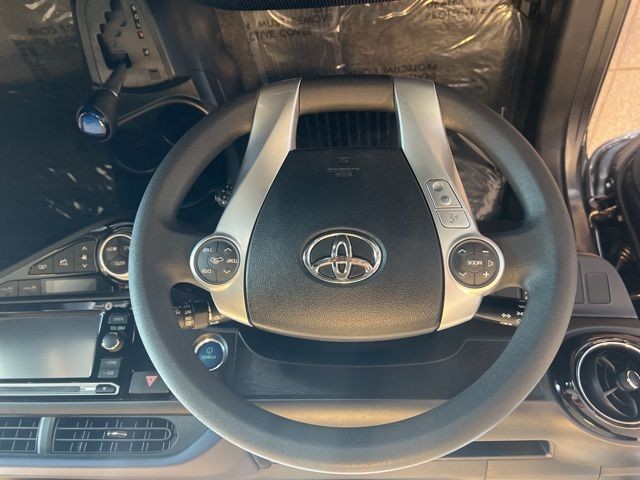 Toyota Prius c Vehicle Full-screen Gallery Image 22