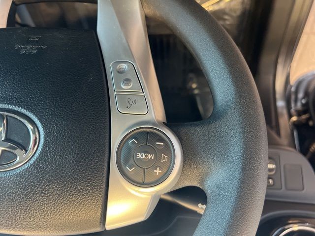 Toyota Prius c Vehicle Full-screen Gallery Image 23