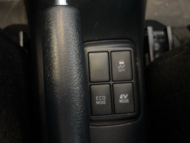 Toyota Prius c Vehicle Full-screen Gallery Image 30