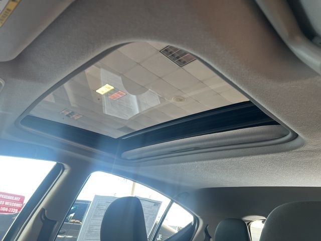 Toyota Prius c Vehicle Full-screen Gallery Image 32