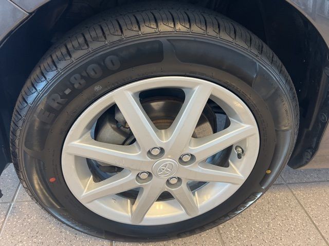 Toyota Prius c Vehicle Full-screen Gallery Image 34