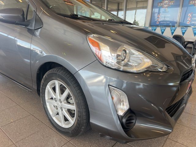 Toyota Prius c Vehicle Full-screen Gallery Image 35