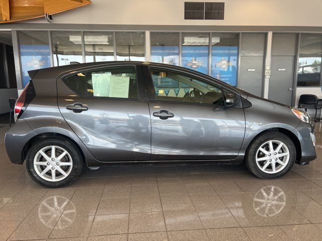 Toyota Prius c Vehicle Full-screen Gallery Image 37