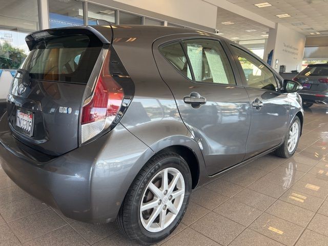 Toyota Prius c Vehicle Full-screen Gallery Image 39