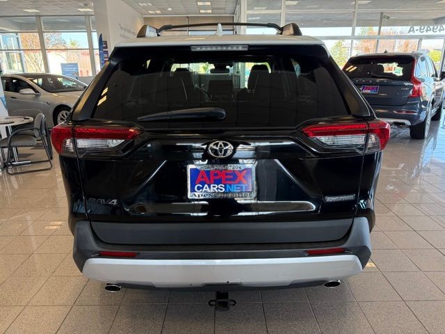 Toyota RAV4 Vehicle Full-screen Gallery Image 04