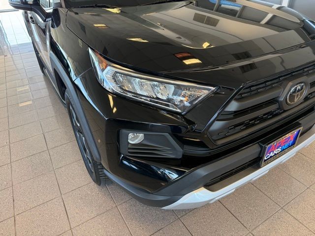 Toyota RAV4 Vehicle Full-screen Gallery Image 08