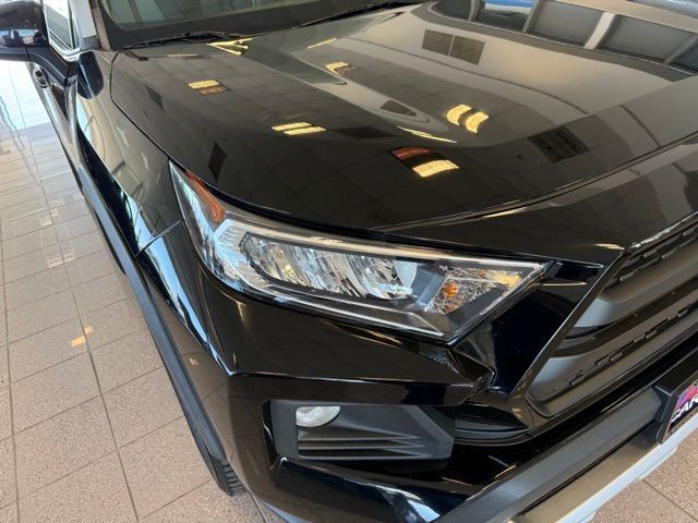 Toyota RAV4 Vehicle Full-screen Gallery Image 09