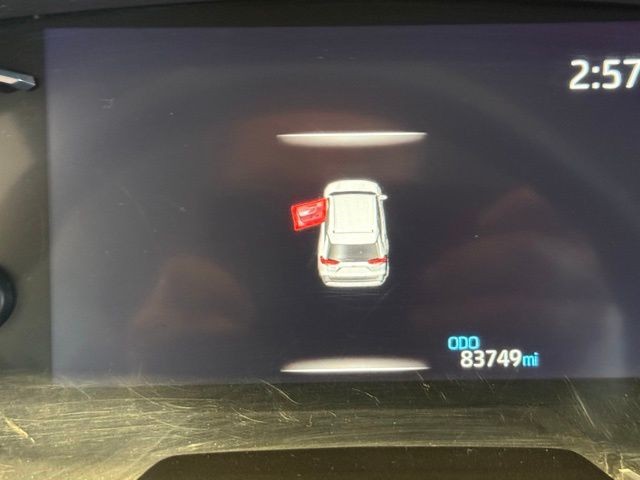 Toyota RAV4 Vehicle Full-screen Gallery Image 12