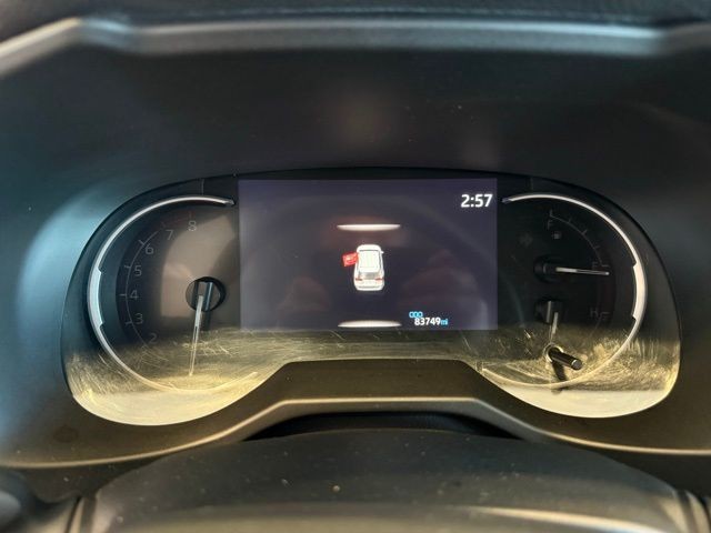 Toyota RAV4 Vehicle Full-screen Gallery Image 13