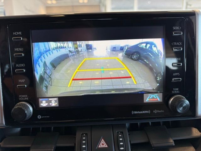 Toyota RAV4 Vehicle Full-screen Gallery Image 14