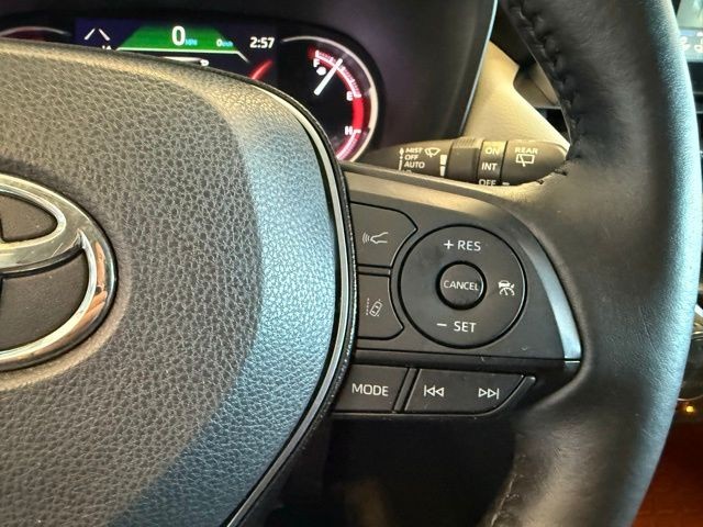 Toyota RAV4 Vehicle Full-screen Gallery Image 16