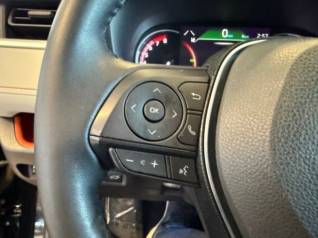 Toyota RAV4 Vehicle Full-screen Gallery Image 17