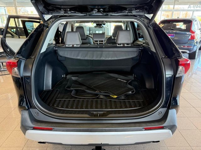 Toyota RAV4 Vehicle Full-screen Gallery Image 22