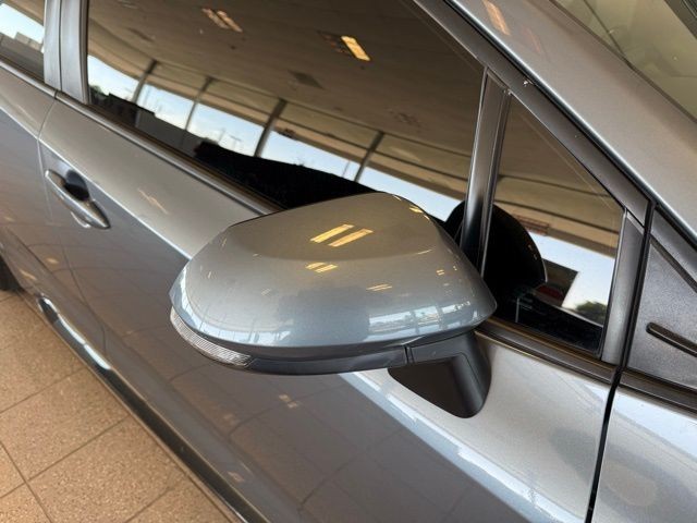 Toyota Corolla Vehicle Full-screen Gallery Image 10