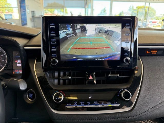 Toyota Corolla Vehicle Full-screen Gallery Image 13