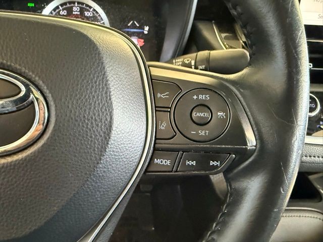 Toyota Corolla Vehicle Full-screen Gallery Image 15