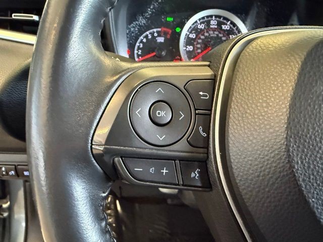 Toyota Corolla Vehicle Full-screen Gallery Image 16