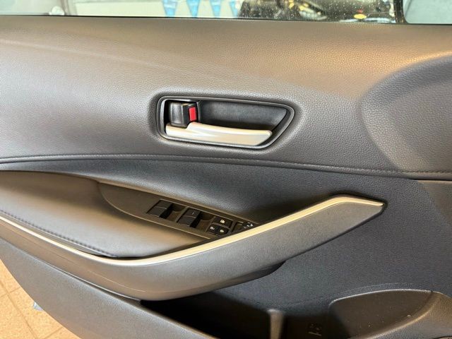 Toyota Corolla Vehicle Full-screen Gallery Image 17
