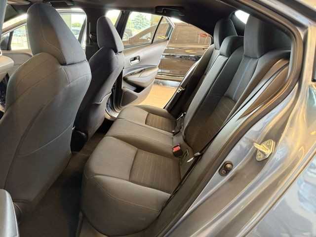 Toyota Corolla Vehicle Full-screen Gallery Image 19