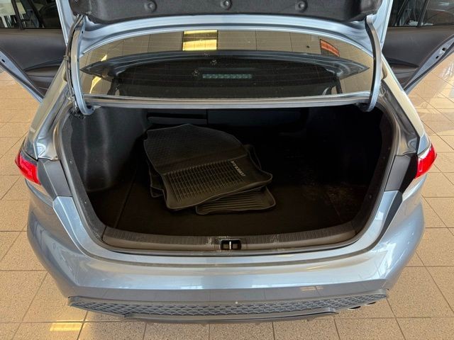 Toyota Corolla Vehicle Full-screen Gallery Image 20