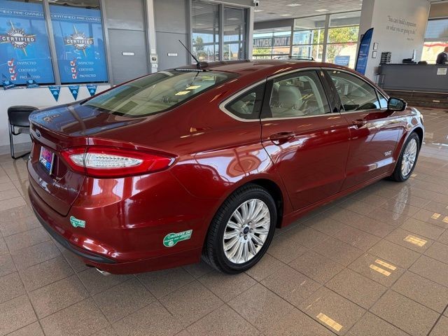 Ford Fusion Energi Vehicle Full-screen Gallery Image 03