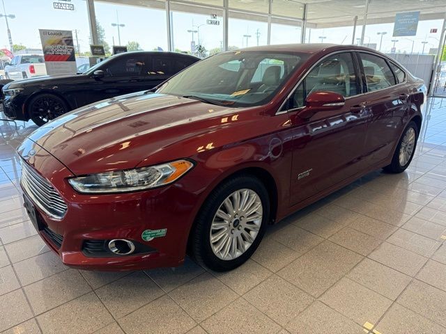 Ford Fusion Energi Vehicle Full-screen Gallery Image 06