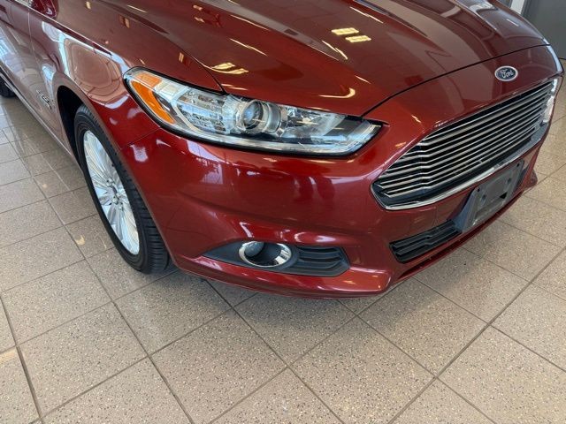 Ford Fusion Energi Vehicle Full-screen Gallery Image 08