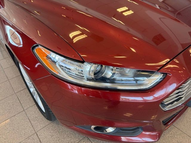 Ford Fusion Energi Vehicle Full-screen Gallery Image 09