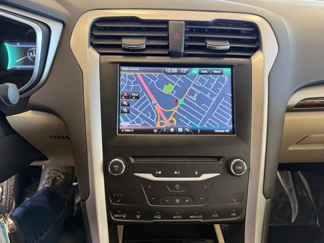 Ford Fusion Energi Vehicle Full-screen Gallery Image 15