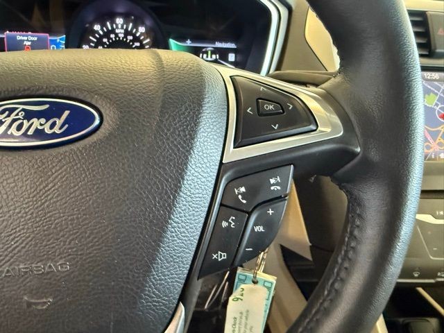 Ford Fusion Energi Vehicle Full-screen Gallery Image 17