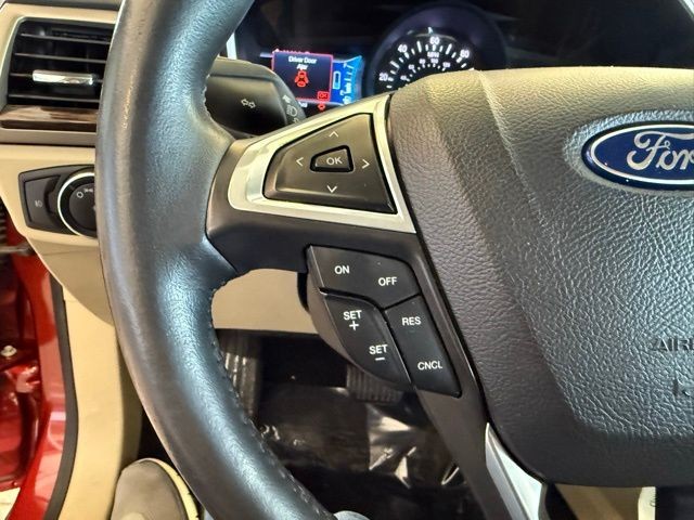 Ford Fusion Energi Vehicle Full-screen Gallery Image 18