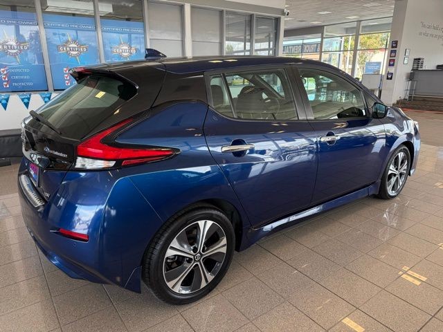 Nissan LEAF Vehicle Full-screen Gallery Image 03