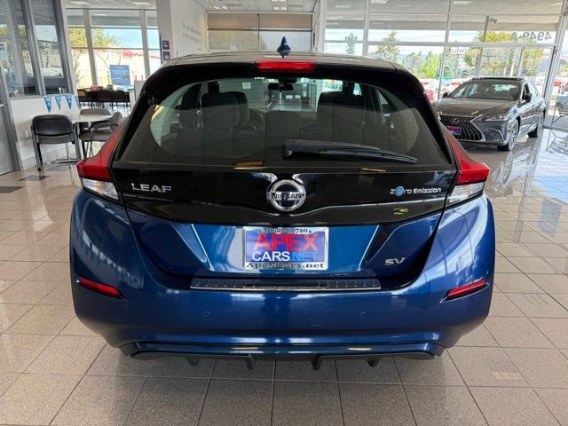 Nissan LEAF Vehicle Full-screen Gallery Image 04