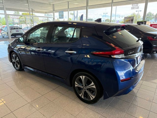 Nissan LEAF Vehicle Full-screen Gallery Image 05