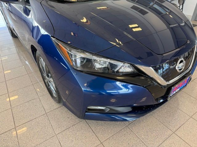 Nissan LEAF Vehicle Full-screen Gallery Image 08