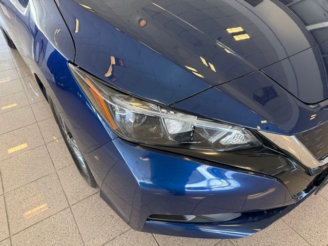 Nissan LEAF Vehicle Full-screen Gallery Image 09