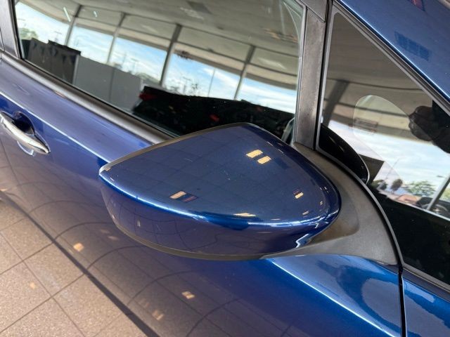 Nissan LEAF Vehicle Full-screen Gallery Image 11