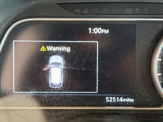 Nissan LEAF Vehicle Full-screen Gallery Image 12