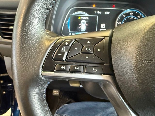 Nissan LEAF Vehicle Full-screen Gallery Image 15