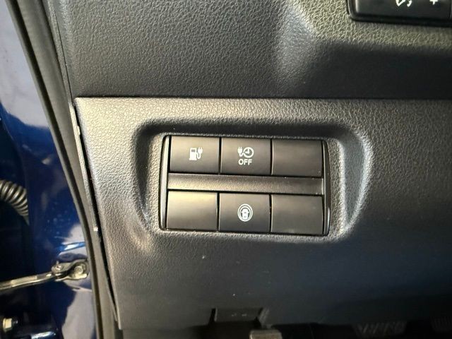 Nissan LEAF Vehicle Full-screen Gallery Image 16