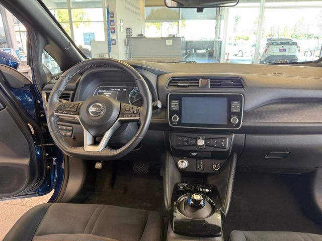 Nissan LEAF Vehicle Full-screen Gallery Image 23