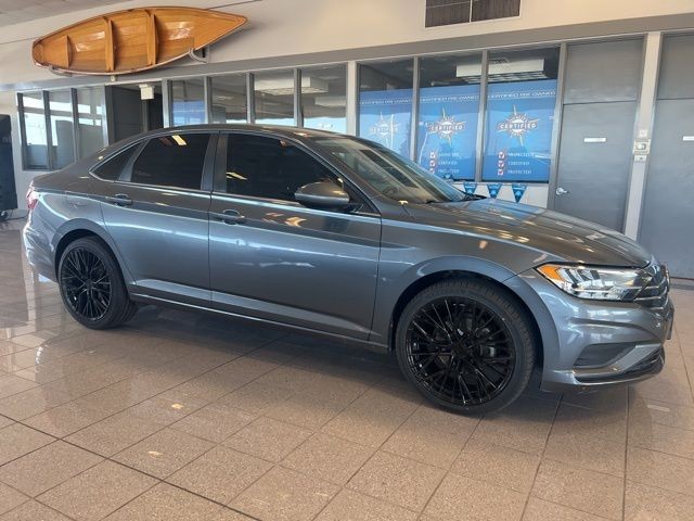 Volkswagen Jetta Vehicle Full-screen Gallery Image 02