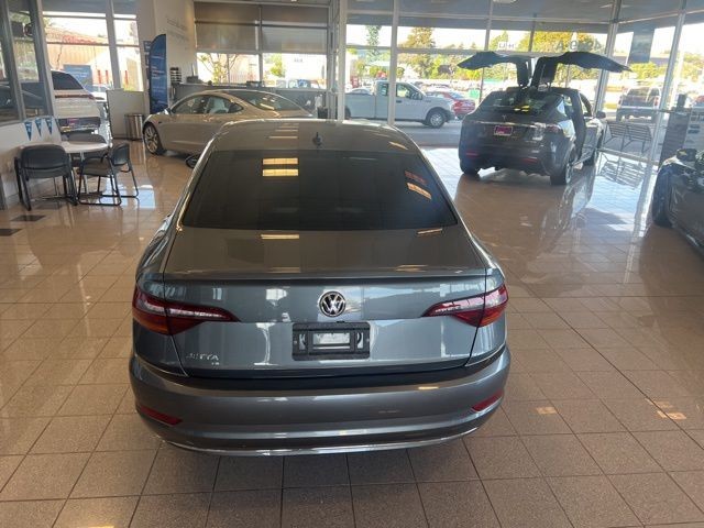 Volkswagen Jetta Vehicle Full-screen Gallery Image 08