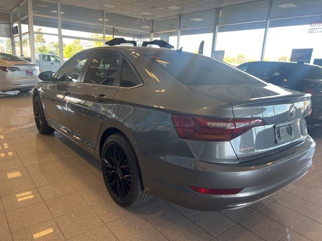 Volkswagen Jetta Vehicle Full-screen Gallery Image 10